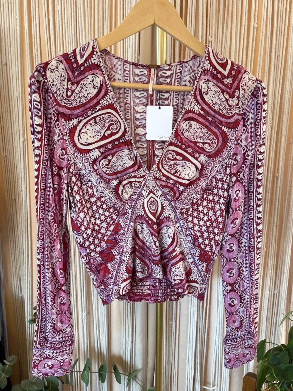 Free People Wild & Free Paisley Crop Top deep V-neck & long sleeves magenta - Picture 1 of 12